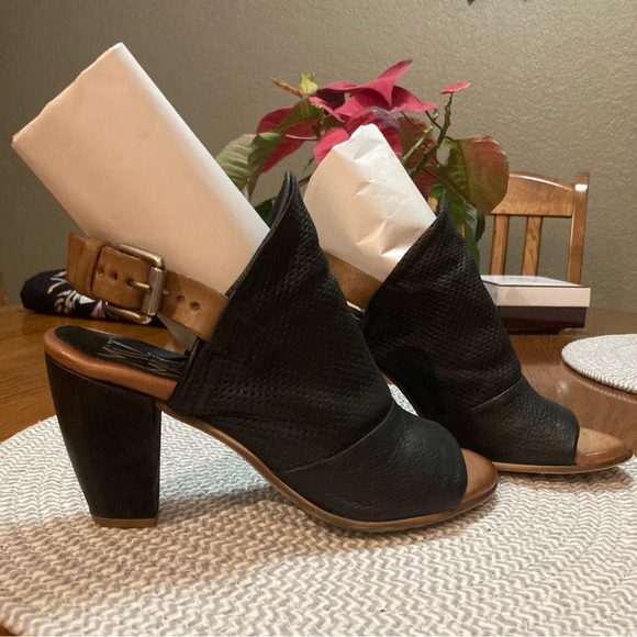 Miz Mooz Open Toe Sandal - Picture 3 of 11